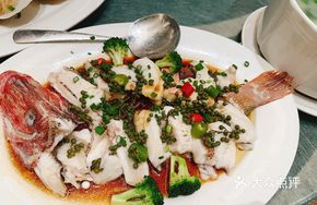 Fresh Flower Pepper Steamed Fish