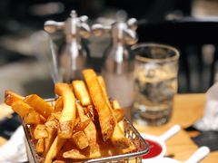 香炸薯条配奶油芝士咸肉酱-TIAGO HOME KITCHEN(王府中环店)