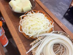 -黔有有贵州酸汤夺夺粉火锅(五味十字店)