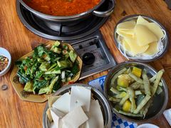 -黄利砖万峰林布依特色酸笋牛肉馆