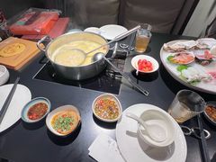 -鲜入唯煮·港式海鲜牛肉火锅(金宝街店)