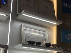 -美式眼镜·授权蔡司.依视路.尼康.豪雅.明月(南翔印象城店)