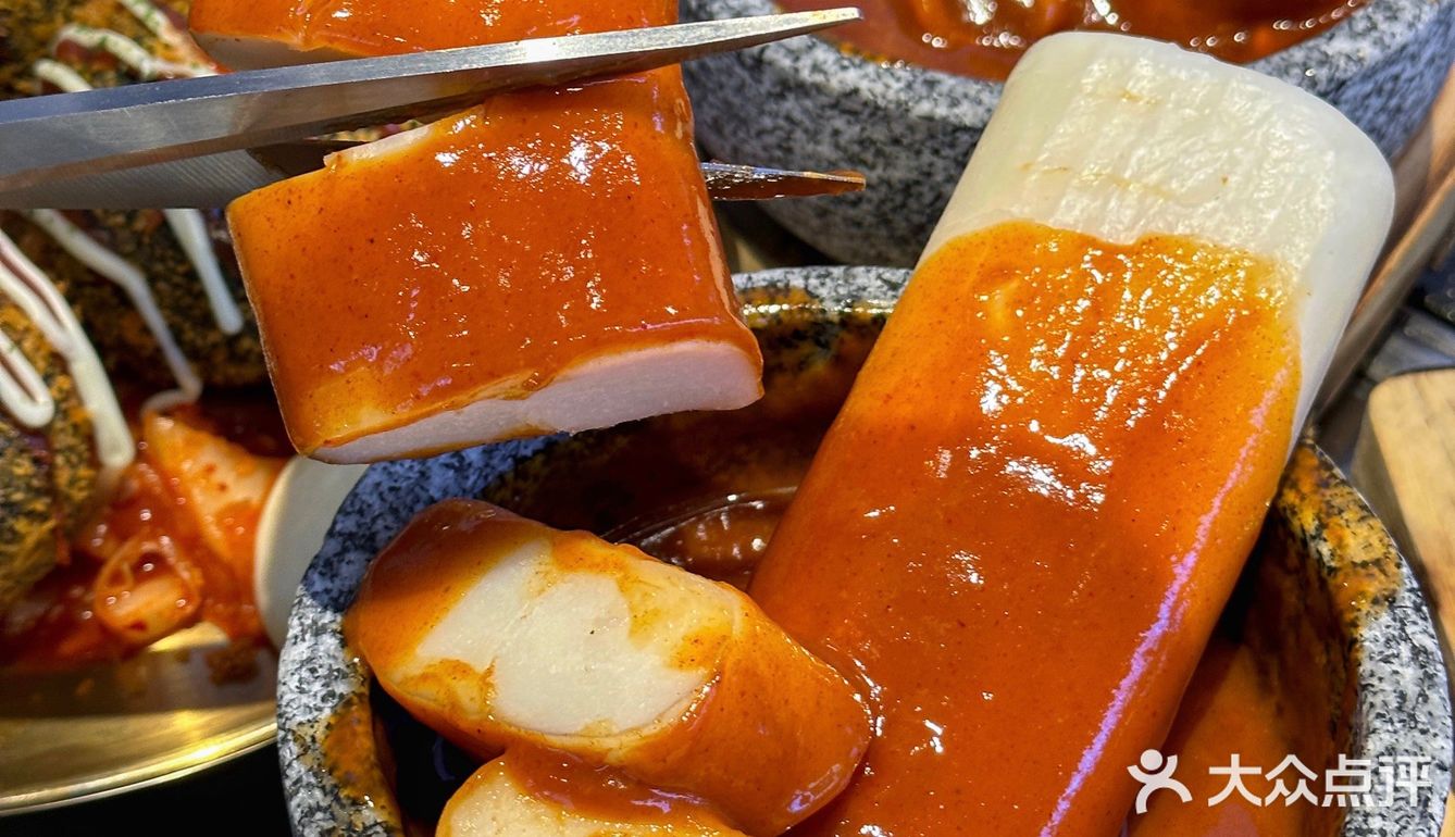 又来武汉吃胖嘟嘟的“厚切年糕”！酱汁爆多多！