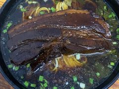 堪比脸大的肉-小龙大肉面馆