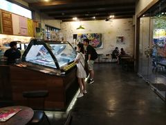 -莓园冰淇淋店