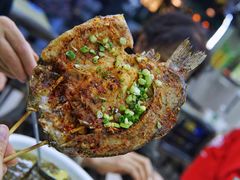 烤鲫鱼-邛海景风特色火盆烧烤店·烤串(月色风情小镇店)