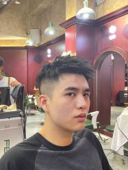 -十六番发型师事务所