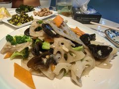 -南京金牛湖巨碗鱼头