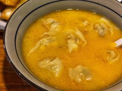 金汤黄鱼馄饨-蟹黄鱼·楼上面馆(外滩中央旗舰店)