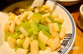 Crispy Lettuce and Lotus Stem Stir-Fry