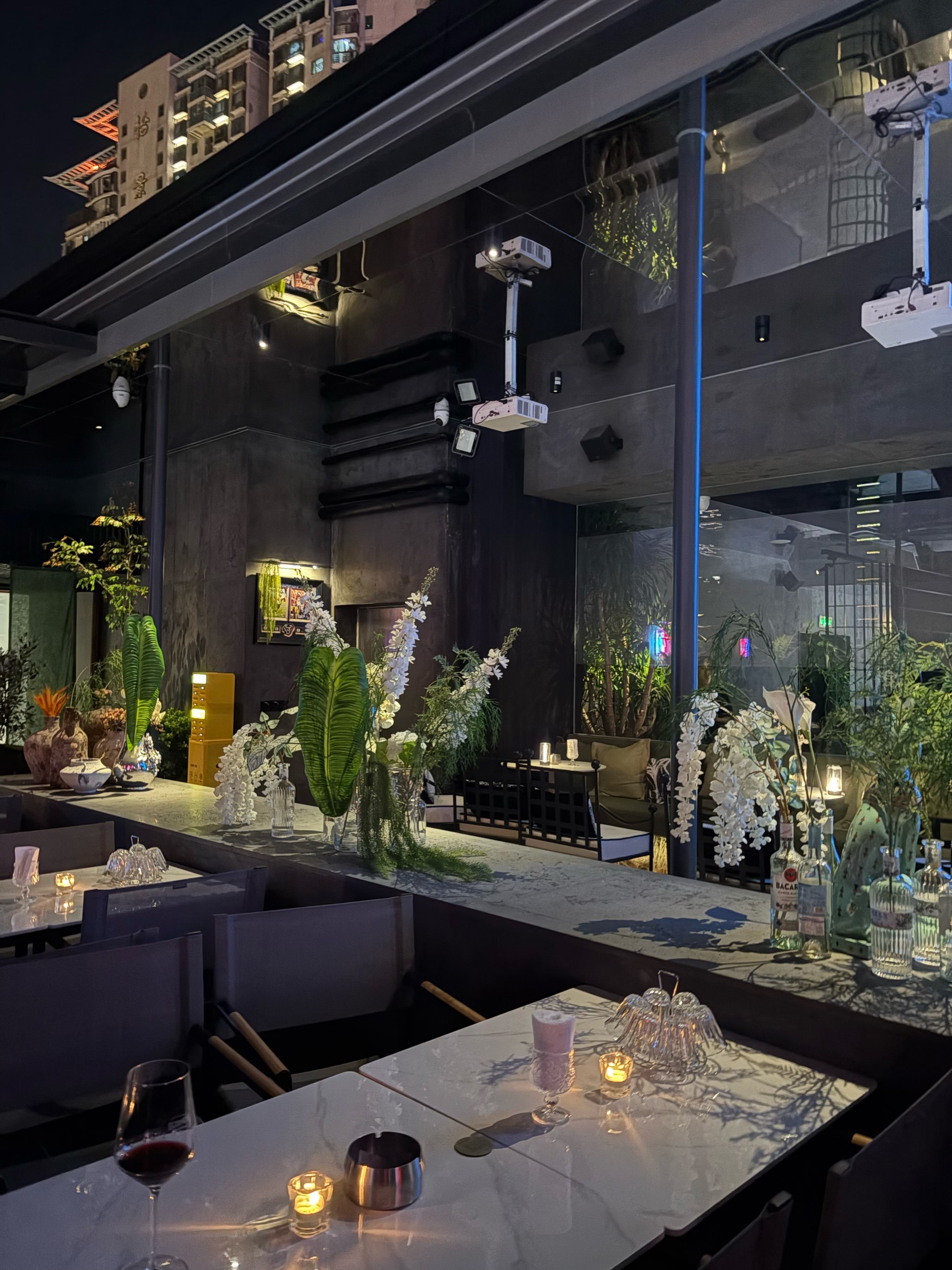 就是这个空中花园酒吧!在武汉天地!