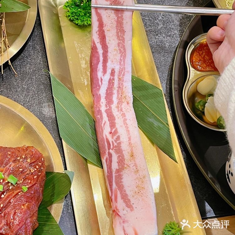 这个烤肉双人餐量好大我们仨人都没吃完……