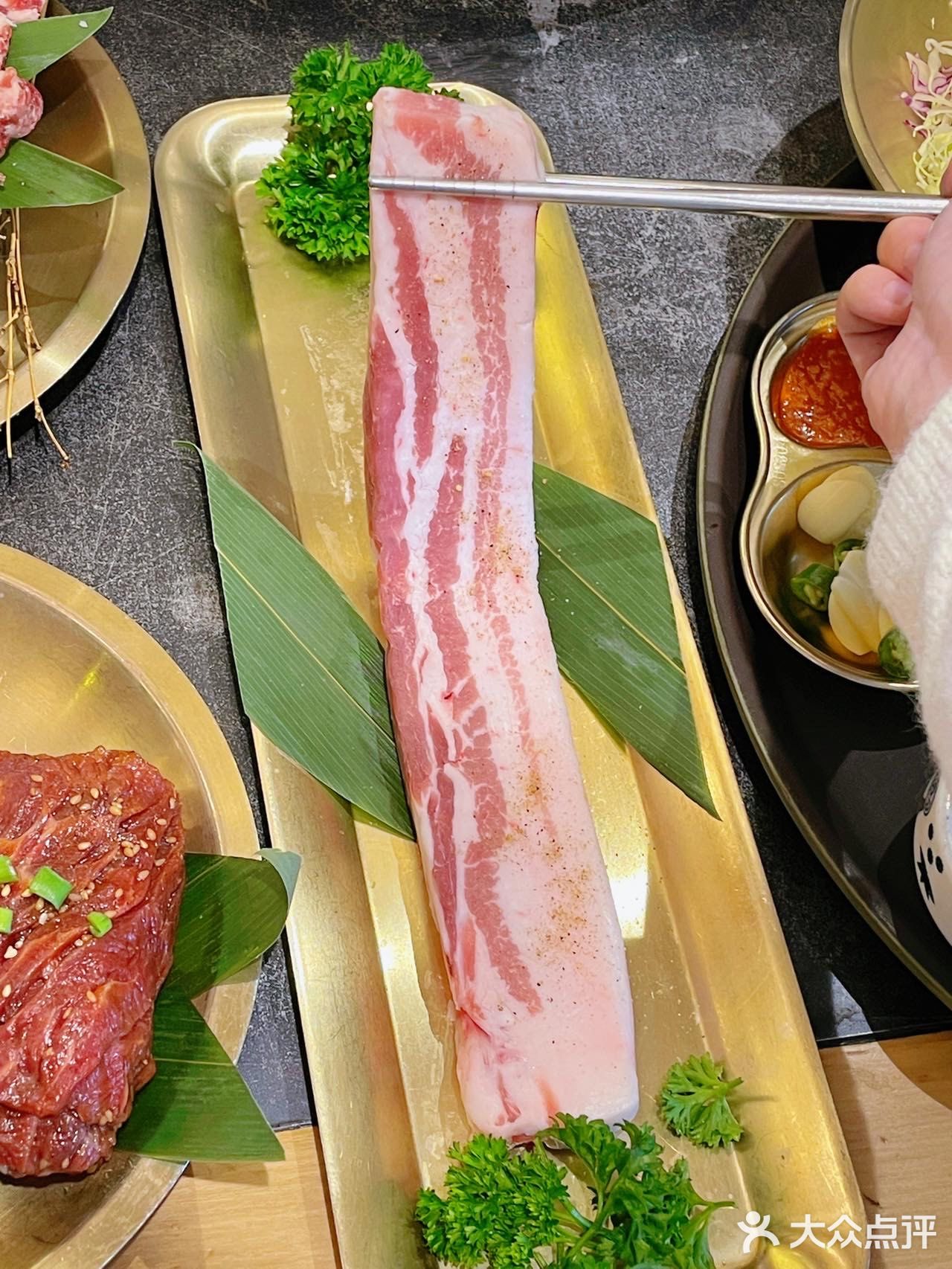 这个烤肉双人餐量好大我们仨人都没吃完……