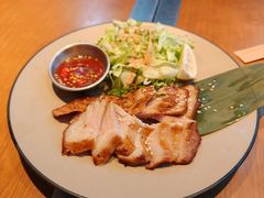 招牌泰式蜜汁猪颈肉-泰盏鬼·颓废冬阴(陈家祠扬韬店)