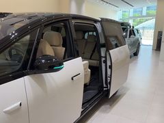 -理想汽车(世纪汇店)