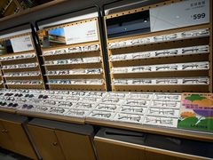 -LOOK眼镜·蔡司依视路配镜(宝山万达店)