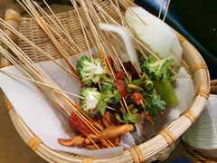 -马路边边串串香形象店(磐石路店)