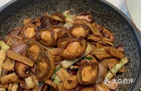 Stewed Abalone with Ginger and Scallion