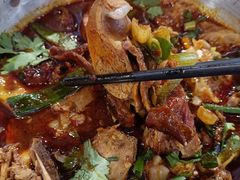 -爆炸头阿姨小四川正宗川味小吃(无任何分店)
