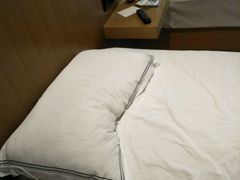 一个枕头的床-乐福酒店(黎黄陂路汉口江滩店)