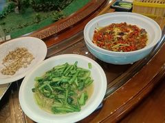 -园中园美食城