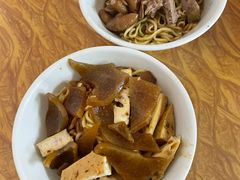 -松树干拌面店