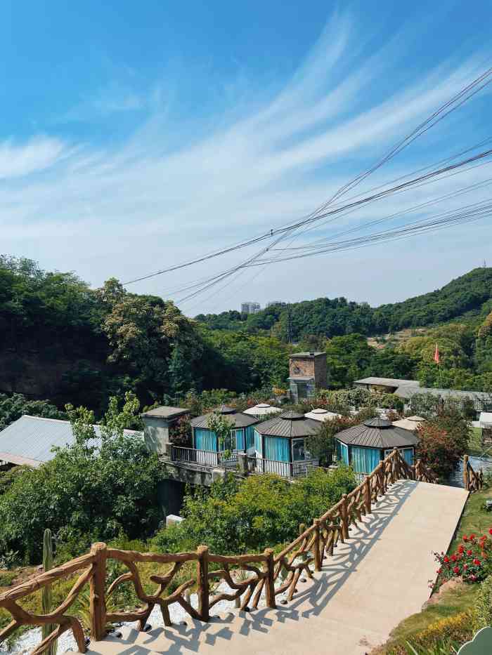 飞龙山庄 川菜·火锅鱼·柴火鸡·自助烧烤(龙泉山店)-"下班带着爸妈