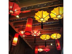 -野山舂·贵州现舂酸汤火锅(鸿通城店)