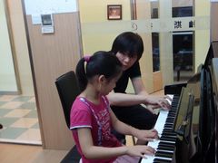 -柏斯音乐艺术中心·钢琴·吉他(上音店)