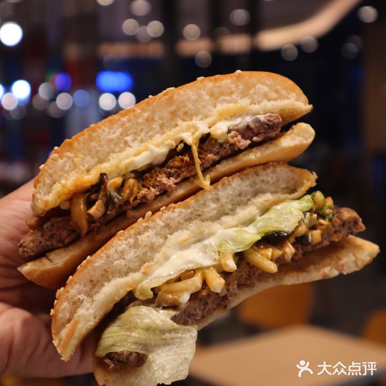 掌控全场｜汉堡王的新品皇堡也太好吃了吧💯