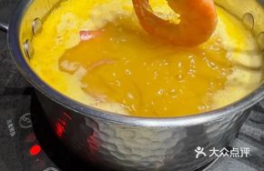 Golden Soup Abalone, Bird's Nest, and Shark Fin Pot