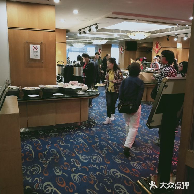早上大巴车到珠海过关到澳门