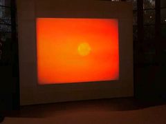 -Nathalie Djurberg与Hans Berg“牛皮纸包裹的月亮”-Prada荣宅当季展览