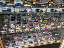 -逝水玩具折扣店