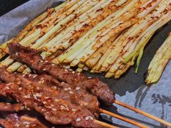 -何妹湿辣牛肉·粤式烧烤砂煲(桂雅路店)