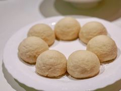 脆皮流沙包-皇朝会.经典传统粤菜(外滩店)