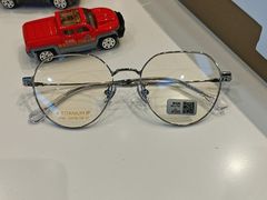 -罗伯特眼镜·蔡司官方授权(前海桂湾店)