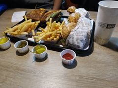 -The Habit Burger Grill 哈比特汉堡(复兴soho店)