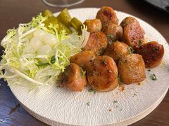 香煎黑椒肠配酸黄瓜-Shantek象提南亚西餐厅&Bistro(淮海中路店)