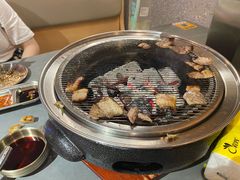 -围炉肉舍•炭烤活鳗•丹东海鲜烤肉(步行街店)