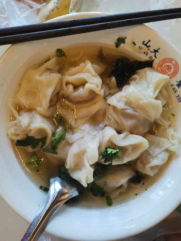 山东大学-食堂-"「山东大学食堂」食堂一楼窗口自南往北有一.