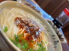 -亮亮面馆(经六路店)