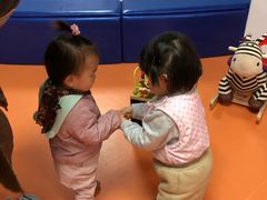 -小门牙好性格托育(北外滩中心)