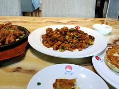 三鲜韭菜盒子-小船渔村•大连菜•大连焖鱼(明泽街店)