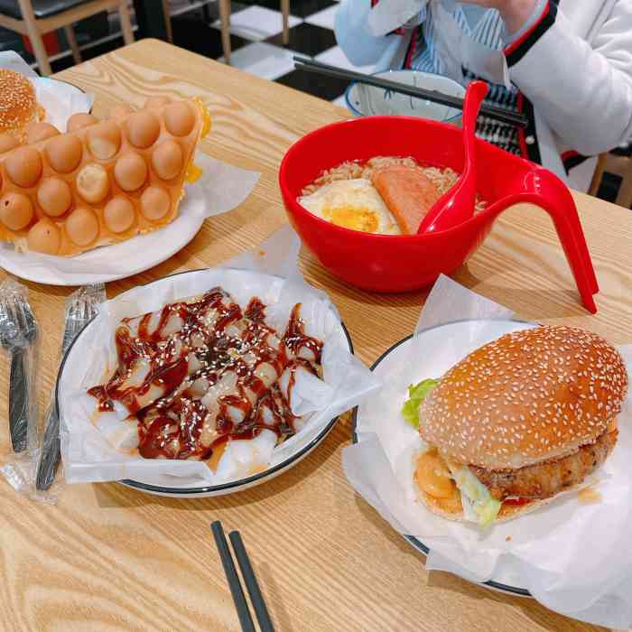 喜瑞冰室(盐田店)-"在主道旁的街店,不好停车,门口就是公交站.