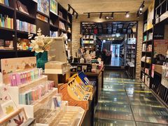 -钟书阁(松江泰晤士小镇店)