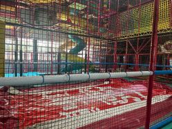 -趣玩空间蹦床乐园(临平旗舰店)