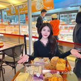 江南万达这么多人排队。。终于买到了！！