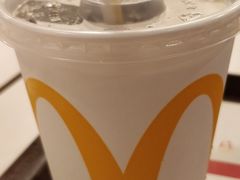 可乐-麦当劳(水坑尾街店)