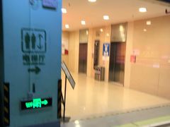 -百联南方购物中心·停车场